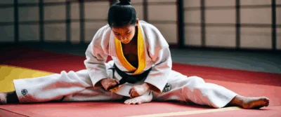 Ceinture blanche et jaune en judo : signification, progression et enjeux pour les jeunes judokas